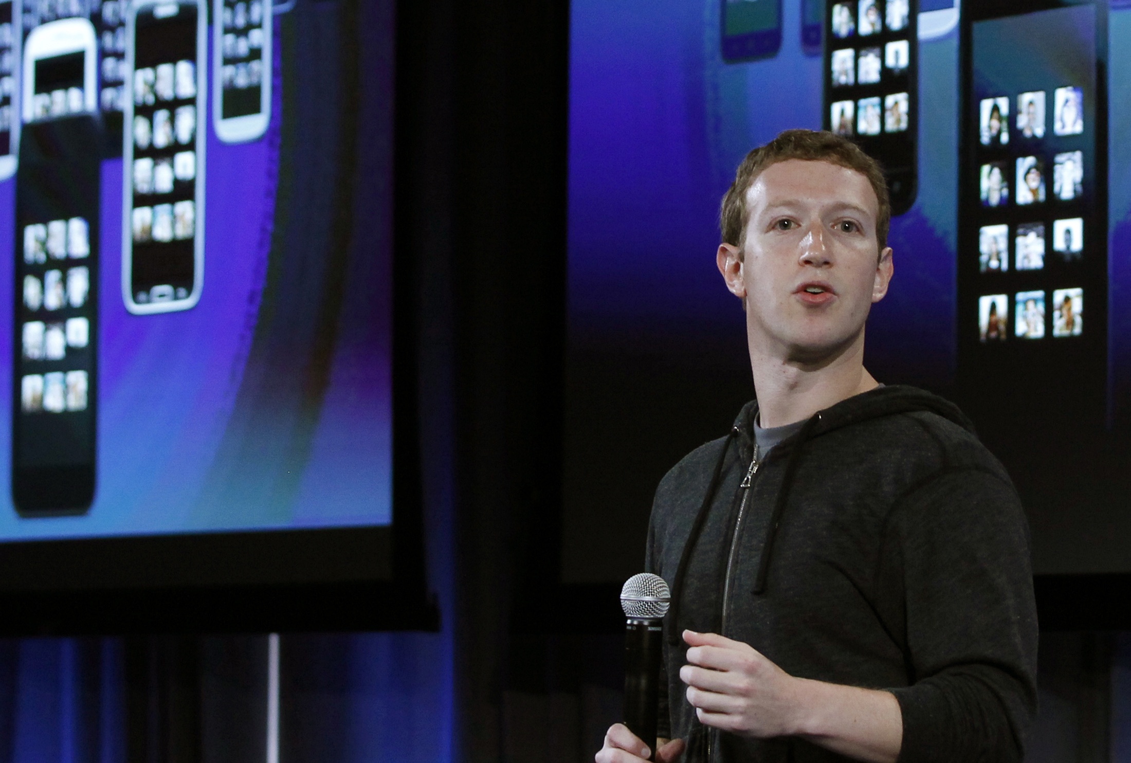 Zuckerberg says US government threat to Internet
