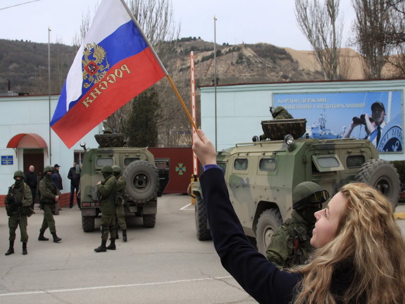 West voices alarm on Crimea, urges Russia to respect Ukraine sovereignty