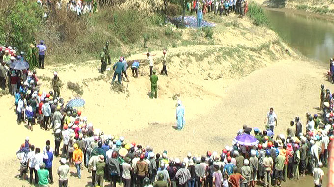 Five students found dead in sand hole in Vietnam