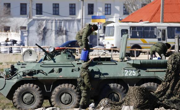 Ukraine announces military pull-out from Crimea