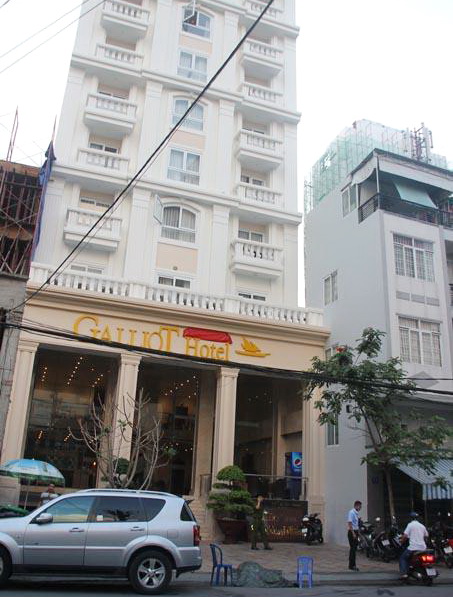 Russian who fell from Vietnam hotel left suicide note