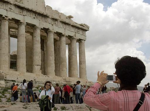 Tourists from Asia-Pacific to become world's top spenders