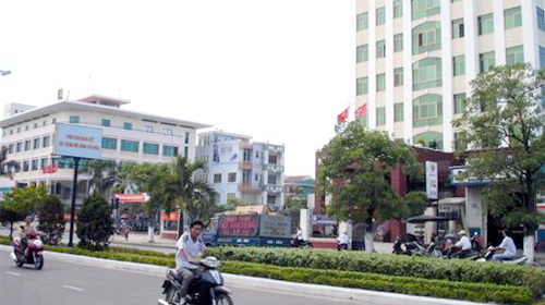 Central Vietnam hub ready to punish eateries, hotels hanging Chinese signs