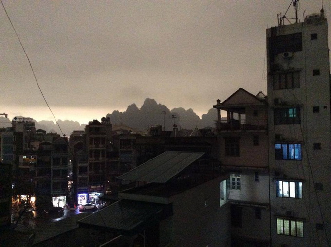 Photos: Northern Vietnam's Ha Long turns dark in daytime