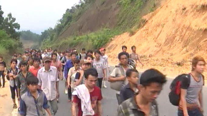 100 laborers flee from gold mine in central Vietnam