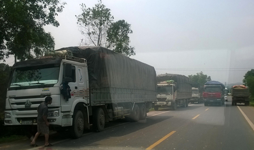 Vietnam highways clogged with overloaded trucks at night