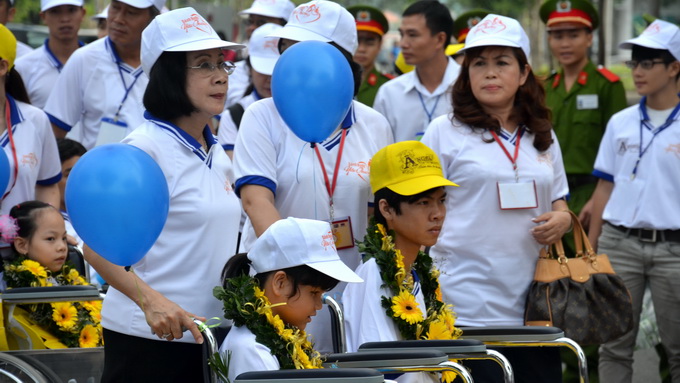 Saigon charity walk raises $470,000 for disabled