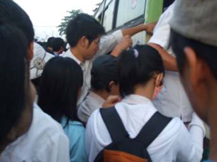 Vietnamese’s bad habits: Littering, belching, refusing to queue
