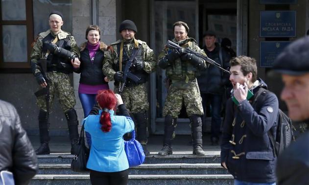 Separatist unrest spreads in Ukraine, no sign of military crackdown