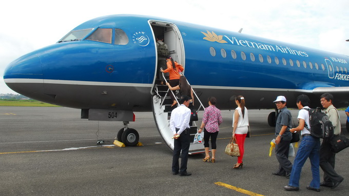 2 Vietnam Airlines flights fail to land in HCMC over bad weather