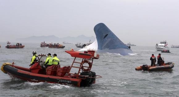 Heartbreaking texts from students on sinking S. Korea ferry