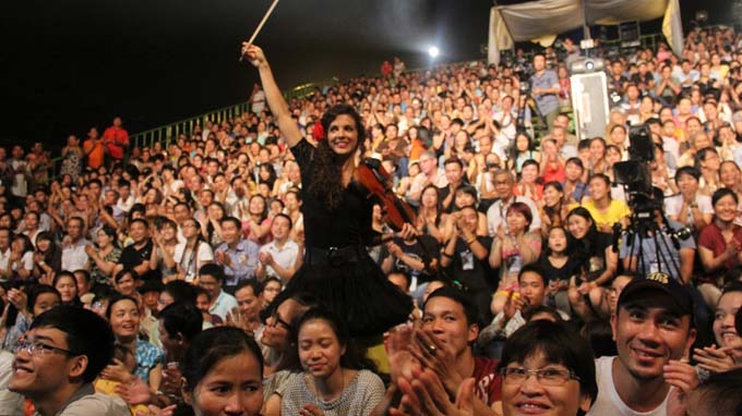 Vietnam’s Hue Festival holds foreign visitors spellbound