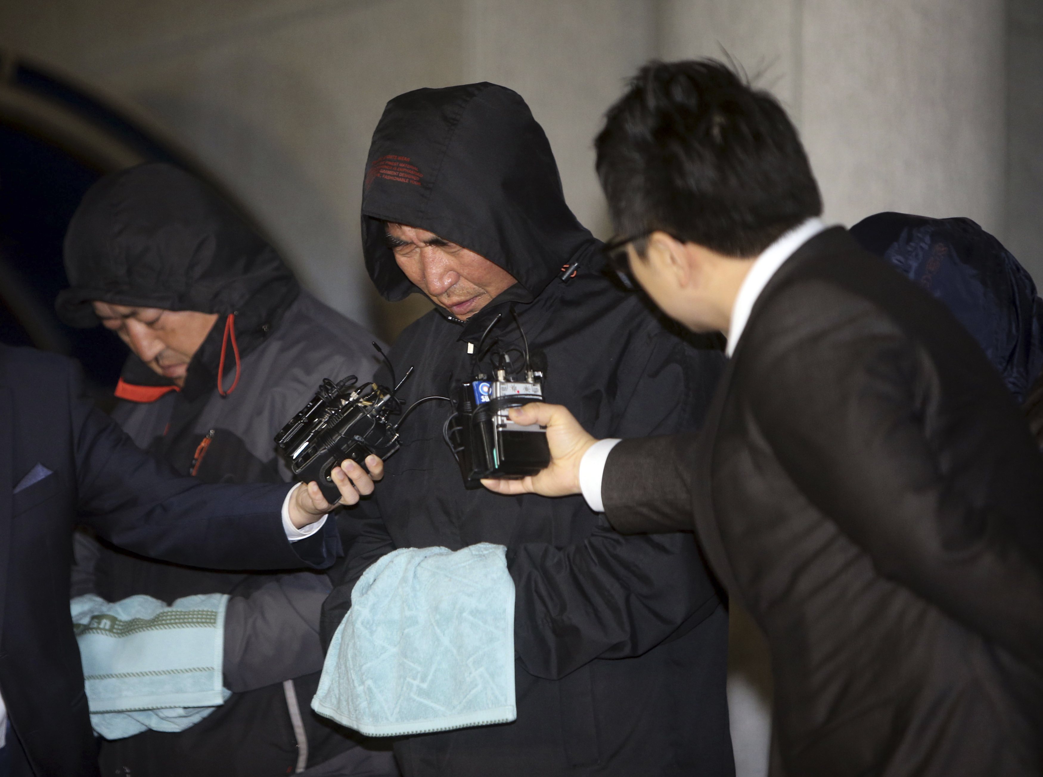 Korea Ferry captain says evacuation delayed for safety