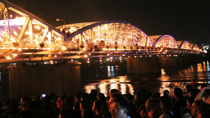 Central city’s iconic bridge ‘on fire’ during Hue Festival