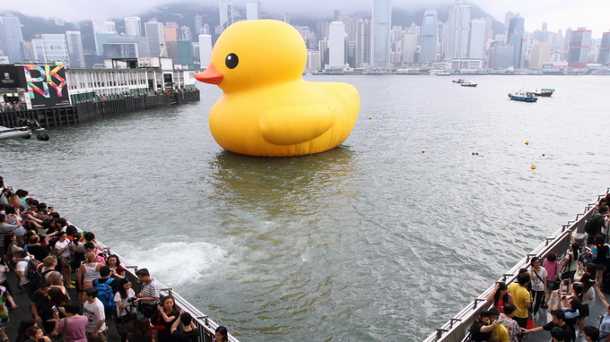 Giant Rubber Duck to make waves in Phu My Hung lake on Vietnam tour