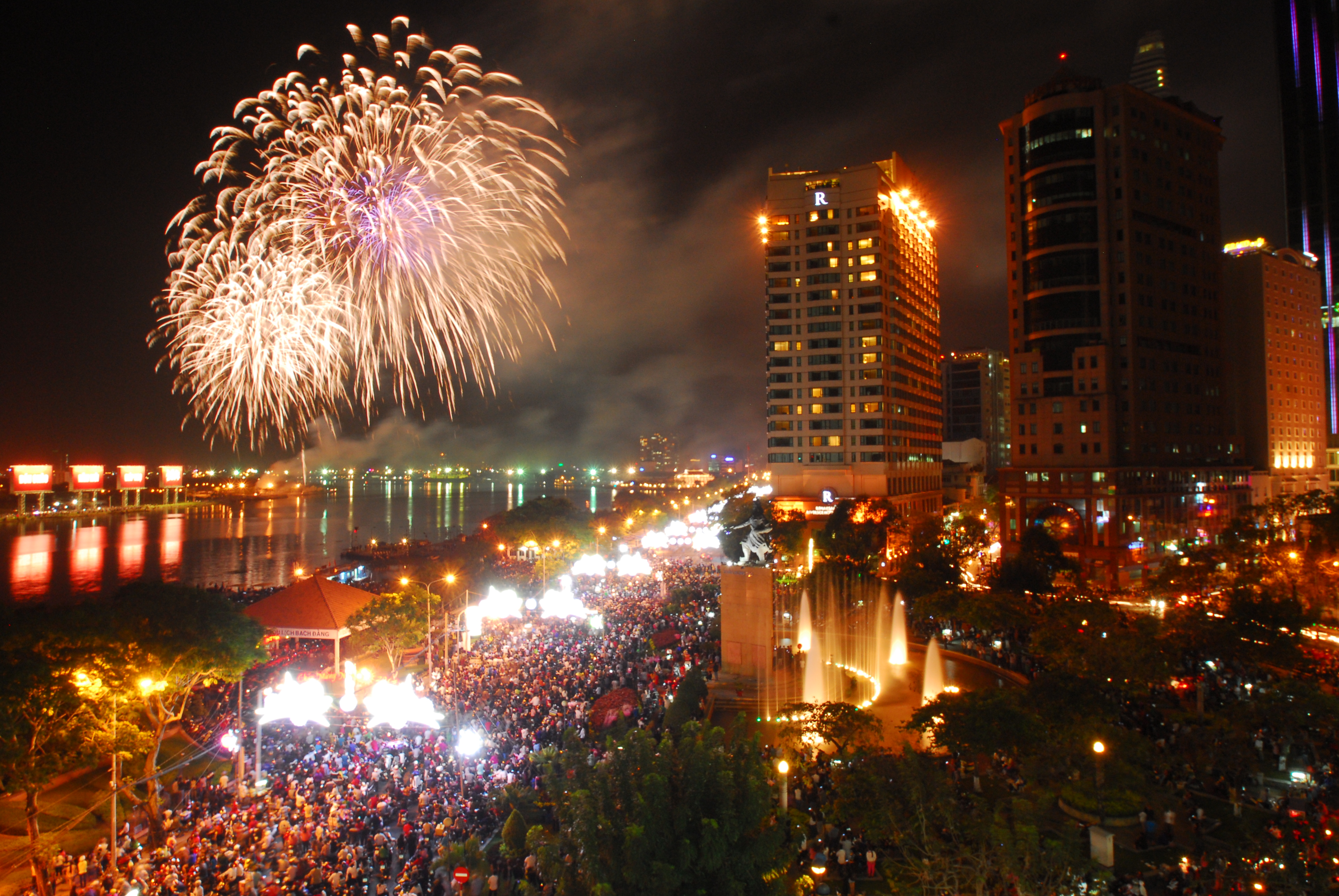 Vietnam’s southern hub to celebrate Reunification Day with fireworks display