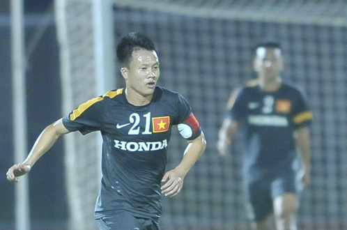 Two Vietnamese players arrested in football betting probe