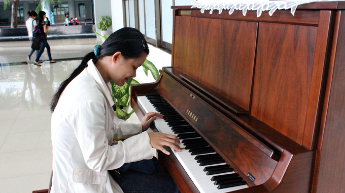 On-campus piano brings joy to Vietnam students