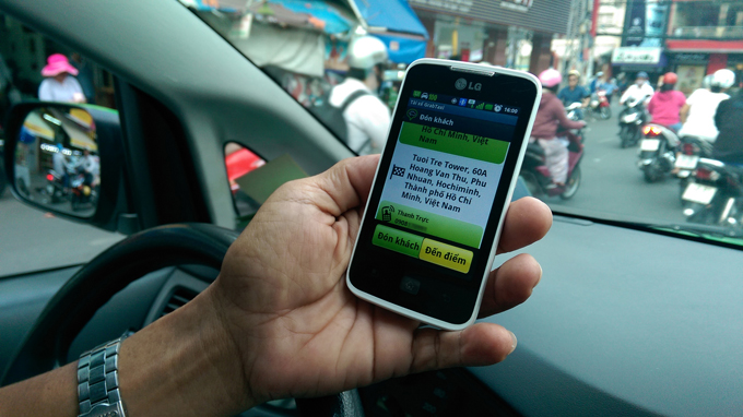 Taxi booking apps in race to woo Vietnam users