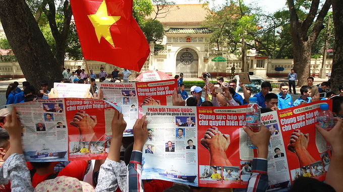 China sends fighter jets to guard illegal oil rig in Vietnam’s waters