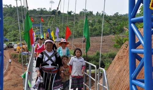 Vietnam builds bridge in village where people crossed stream in plastic bags