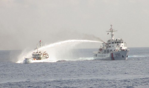 Chinese vessels deliberately ram Vietnam's ships in Vietnamese waters: officials