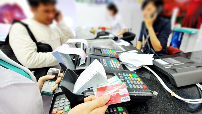 In Vietnam, customers face more risks in card payment, but banks remain unhelpful