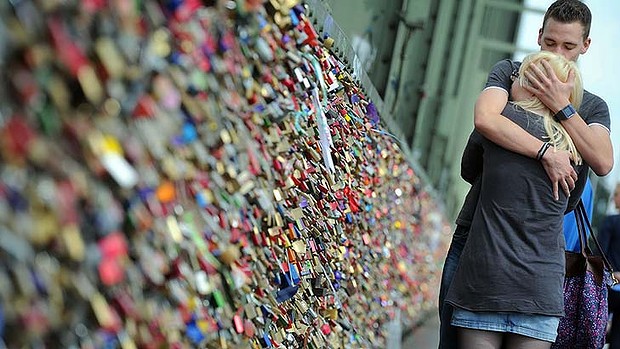 Paris 'locks of love' bridge evacuated after railing collapse