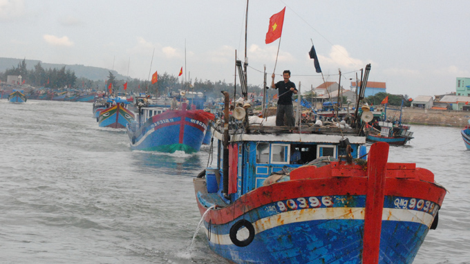 Vietnamese fishermen save 11 Malaysian sailors off Truong Sa