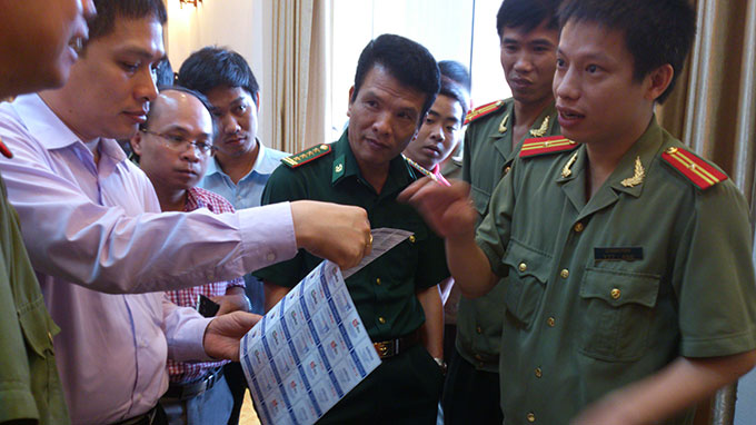Vietnam police bust ring that faked 516,000 prepaid phone cards
