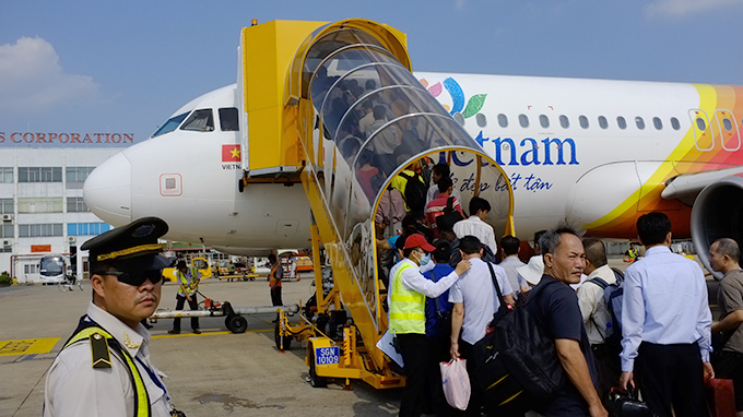 Vietnam minister urges sanctions against those covering up wrong-airport landing