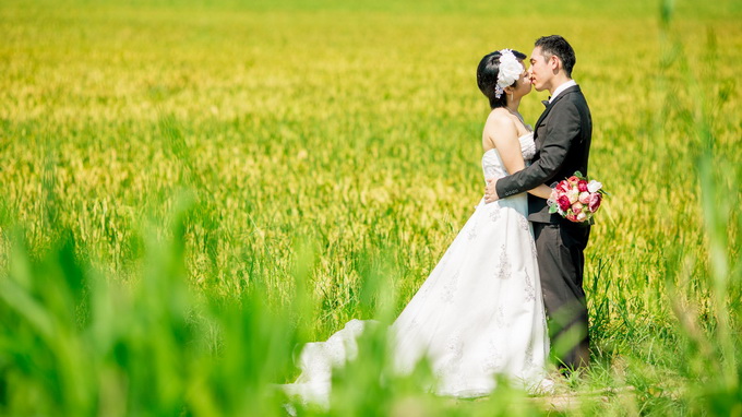Japanese couple’s bridal photos capture rustic southern Vietnam landscape