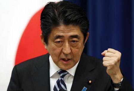 Thousands denounce Japanese PM Abe's security shift
