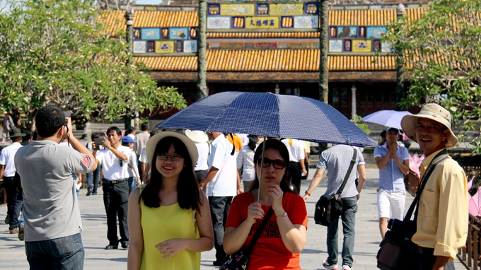 Vietnam’s imperial capital welcomes 1 millionth tourist in 2014