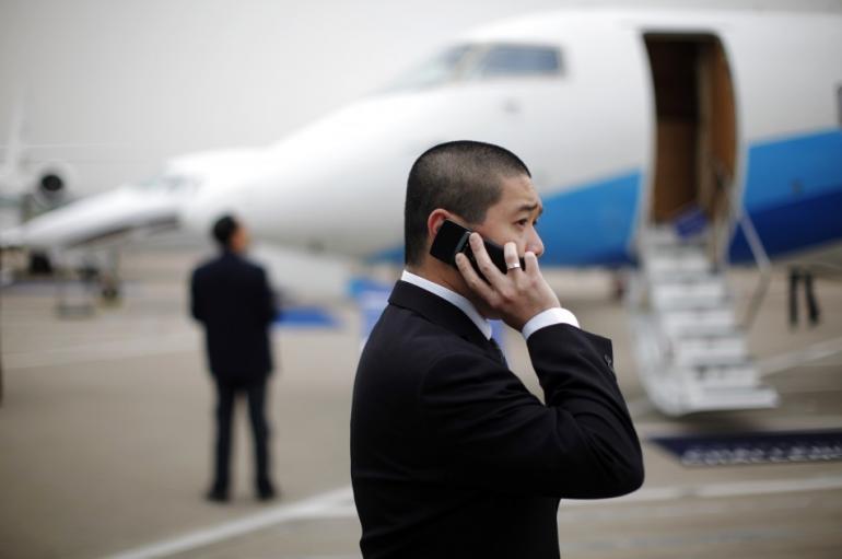 Smartphones, electronics to get closer airport checks: US
