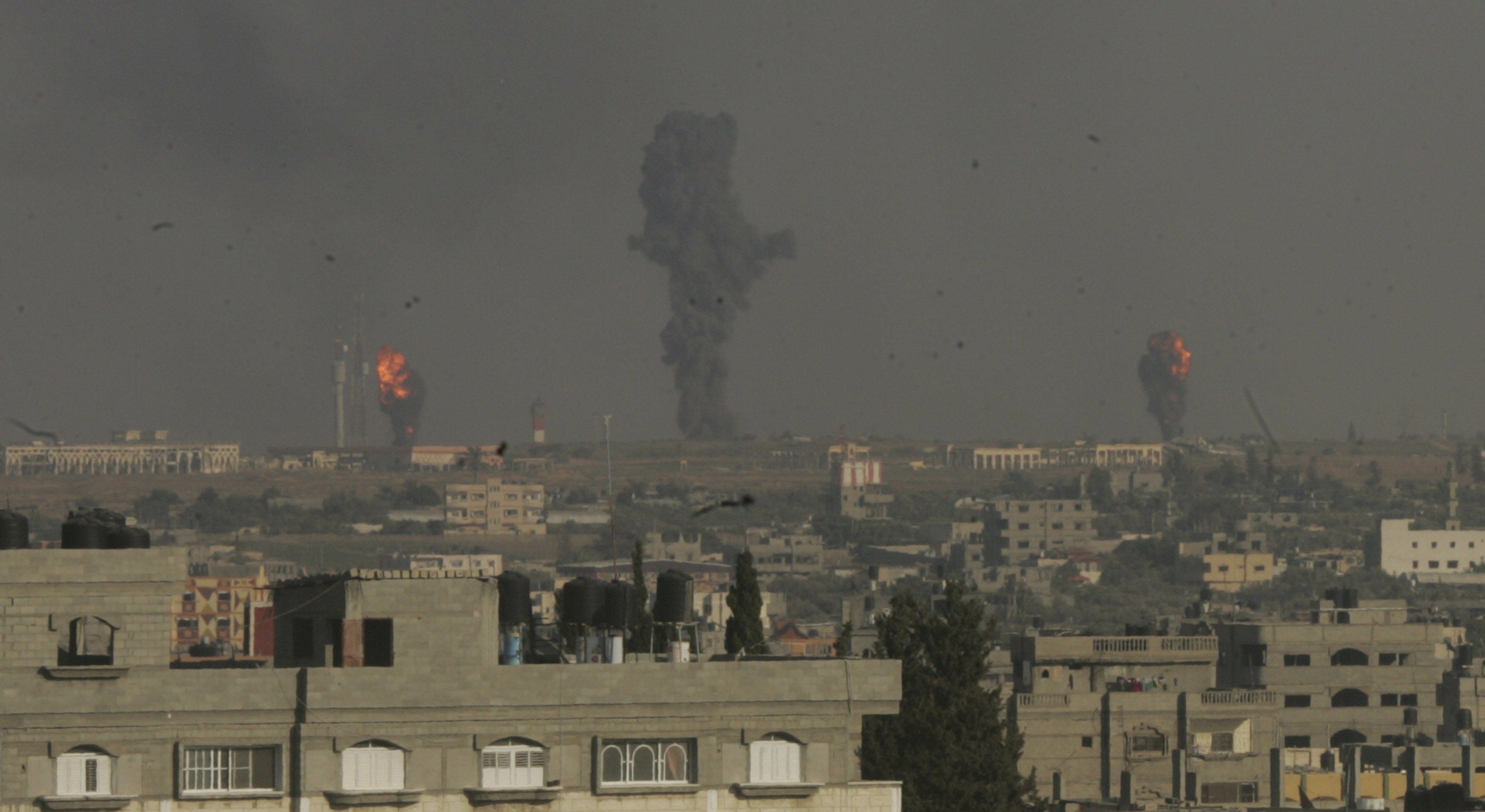 Gaza on brink of war as Hamas rockets slam Israel