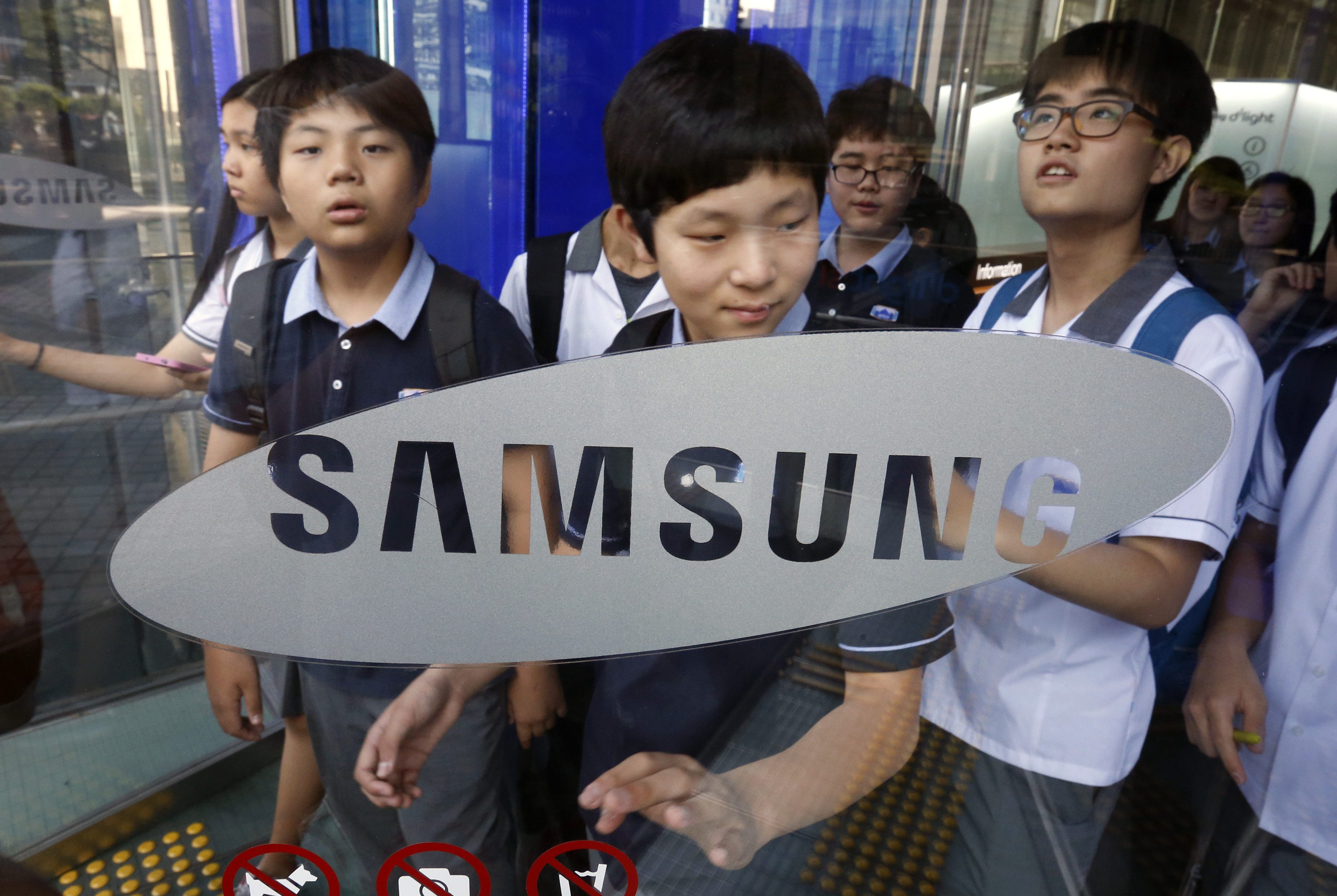 Samsung Electronics flags 25% plunge in Q2 profit