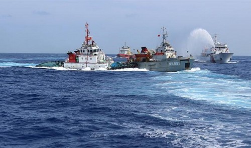 Chinese warships rush toward Vietnamese vessels in Vietnam’s waters