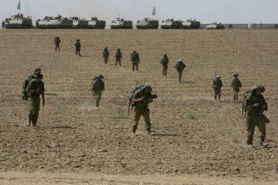 Israeli commandos clash with Hamas gunmen in Gaza raid