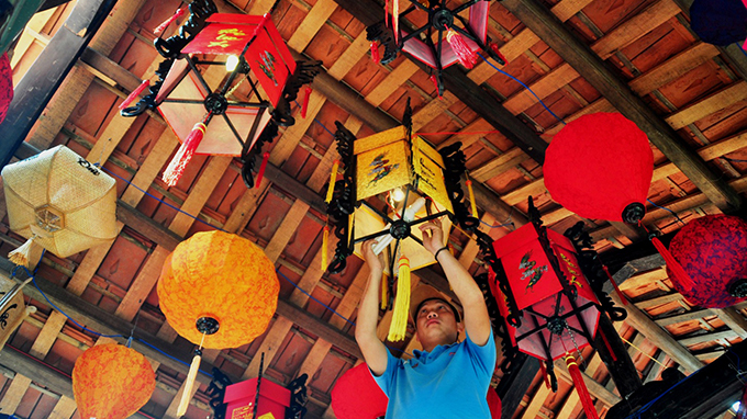 Lanterns made in Vietnam’s imperial capital find foreign buyers