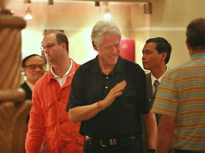 Former US President Bill Clinton visits Vietnam again