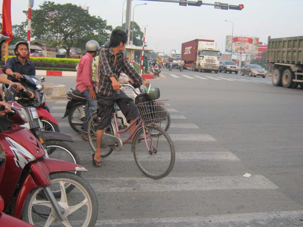 Blind Man Crossing the Road, Hanoi Vietnam, There are NO tr…