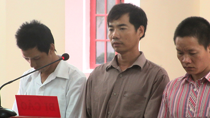 Vietnam jails 3 for up to 5 yrs for sending 84 to Australia