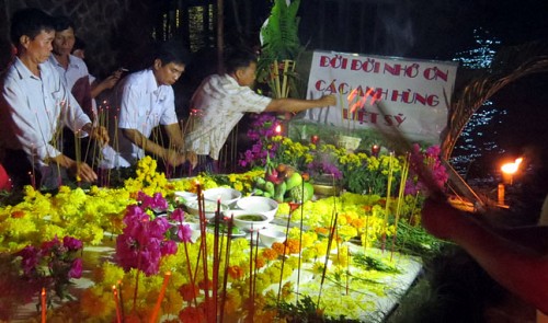 Vietnam’s leaders pay tribute to heroes, martyrs