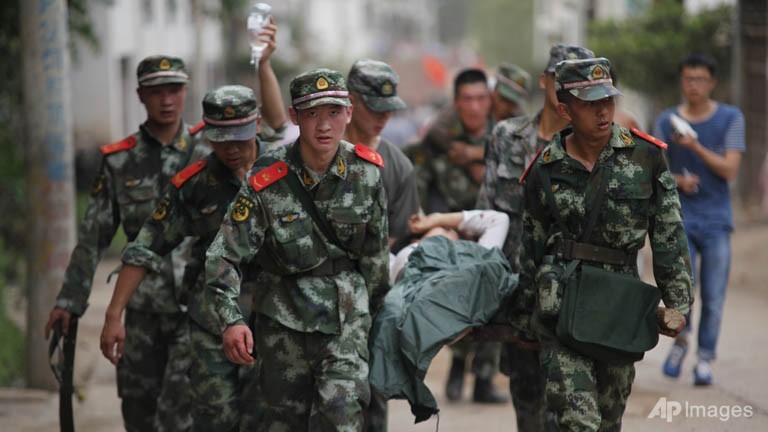 Rescue efforts after nearly 400 die in China quake