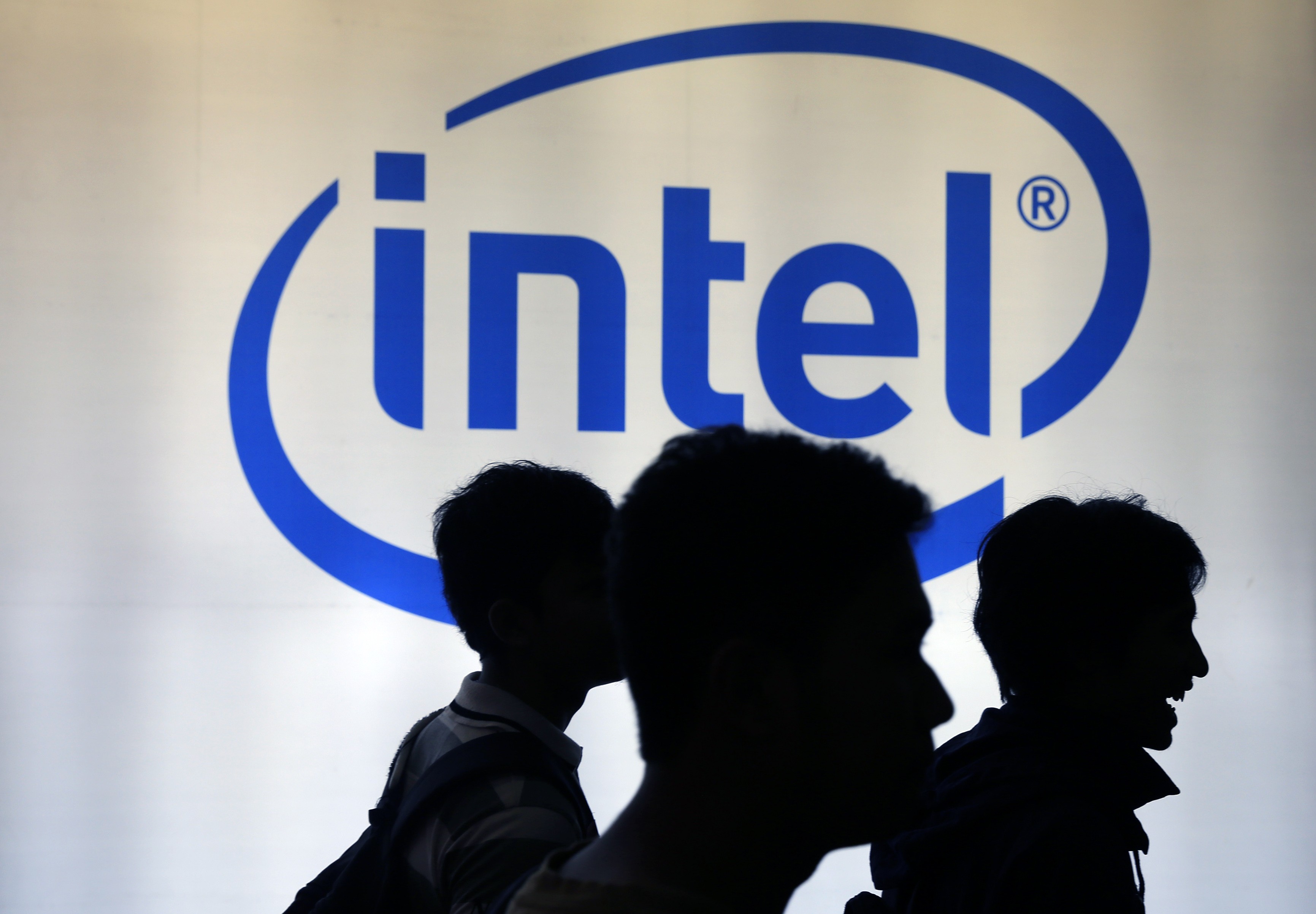 Intel sees lighter, cooler laptops with new chip