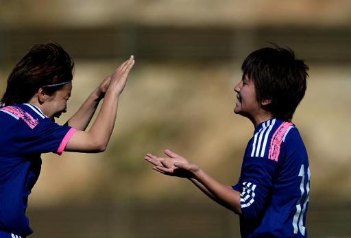 Japan, Iran sign football 'partnership' deal