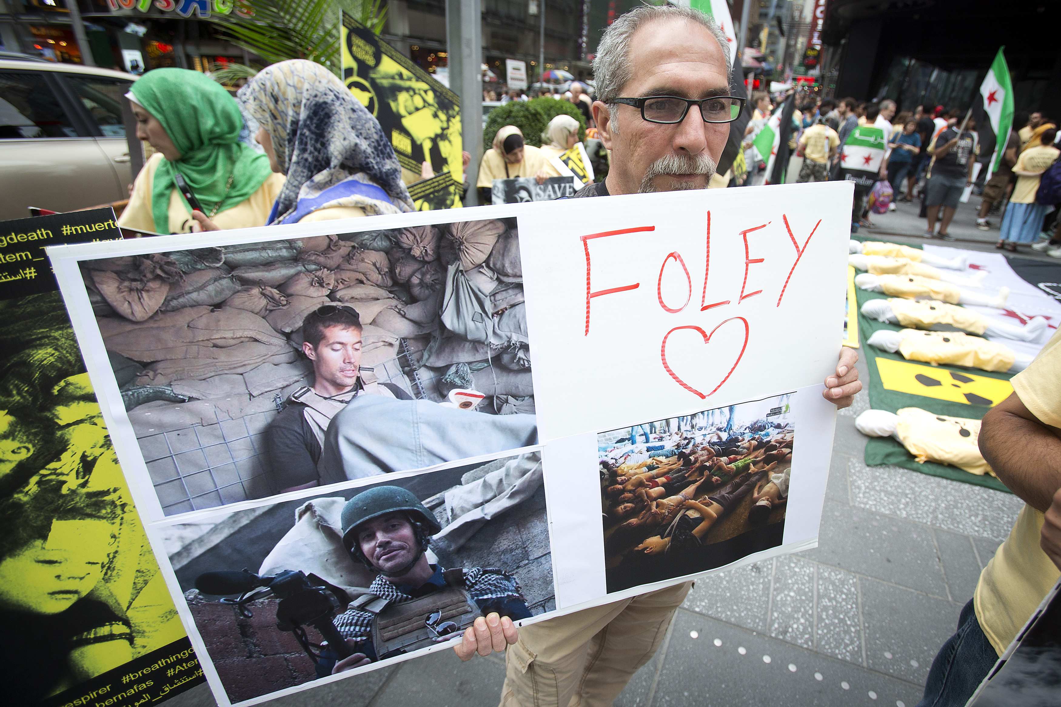 In moving smuggled letter, Foley told of captive life