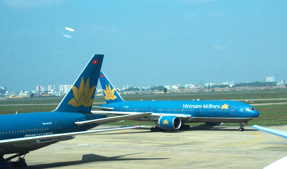 Police investigating Vietnam Airlines employees for smuggling gold into S.Korea