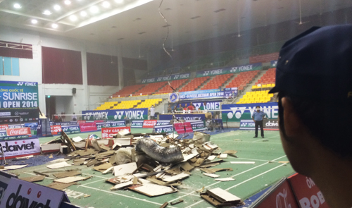 Sports hall roof collapses in Vietnam, nobody gets hurt